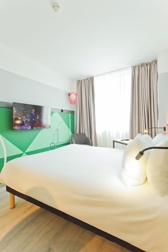 Habitación para 1 o 2 personas con una cama doble del hotel Ibis Styles Kaunas Centre. Foto 5