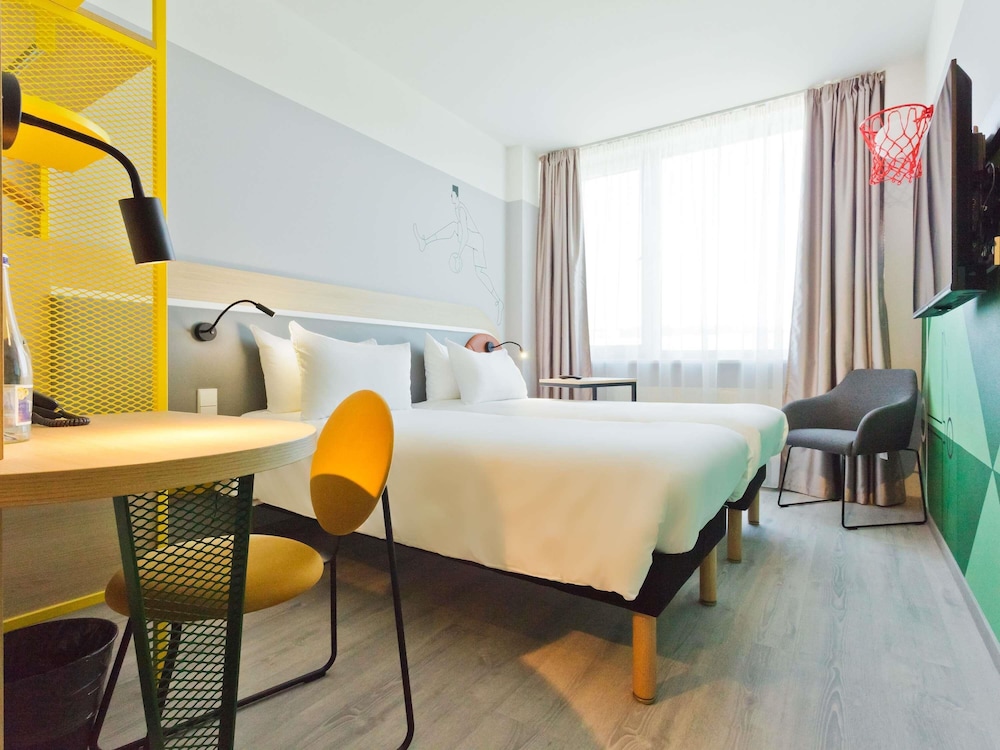 Habitación para 1 o 2 personas con dos camas del hotel Ibis Styles Kaunas Centre. Foto 1