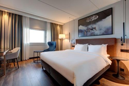 Habitación Superior con vistas al aeropuerto del hotel Radisson Blu Airport , Oslo Gardermoen. Foto 1