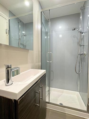 Habitación doble con baño privado del hotel Charlotte Street Rooms by News. Foto 10