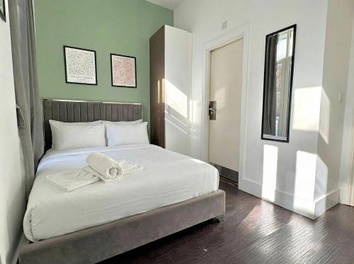 Habitación doble con baño privado del hotel Charlotte Street Rooms by News. Foto 13