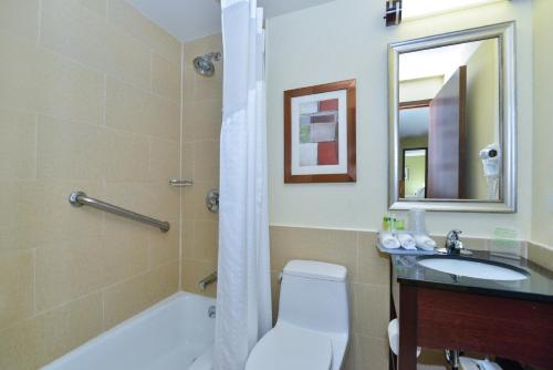Habitación Estándar del hotel Holiday Inn Express Midtown West Hotel