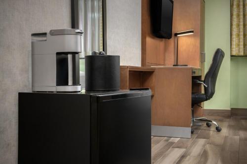 Habitación Doble Estándar con 2 camas dobles y espacio adicional del hotel Holiday Inn Express Midtown West Hotel. Foto 4