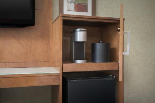 Habitación Estándar - 1 cama grande del hotel Holiday Inn Express Midtown West Hotel. Foto 3