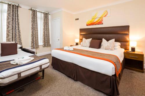 Habitación Triple Estándar del hotel Kingsland. Foto 1
