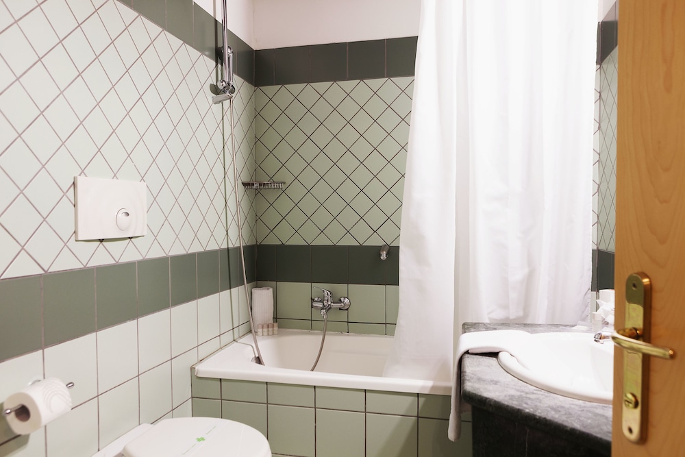 Habitación Doble Estándar del hotel Ibis Styles Roma Vintage. Foto 7