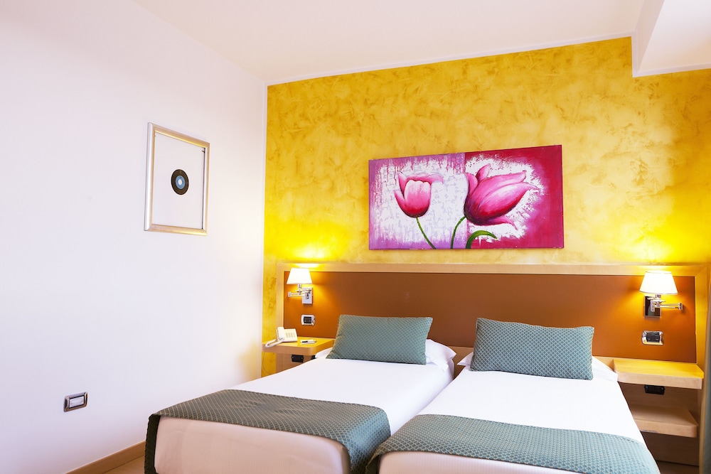Habitación Gemela Estándar del hotel Ibis Styles Roma Vintage. Foto 3