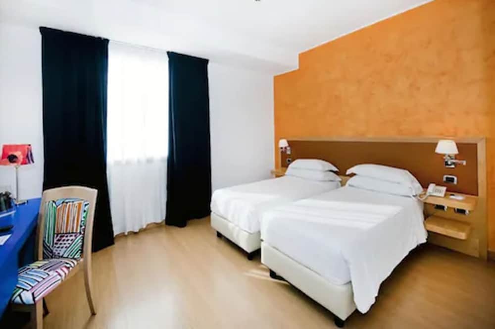 Habitación Gemela Estándar del hotel Ibis Styles Roma Vintage. Foto 4