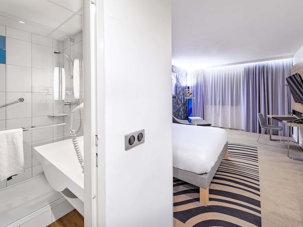 Habitación Estándar con 1 Cama Queen Size del hotel Novotel Krakow Centrum. Foto 6