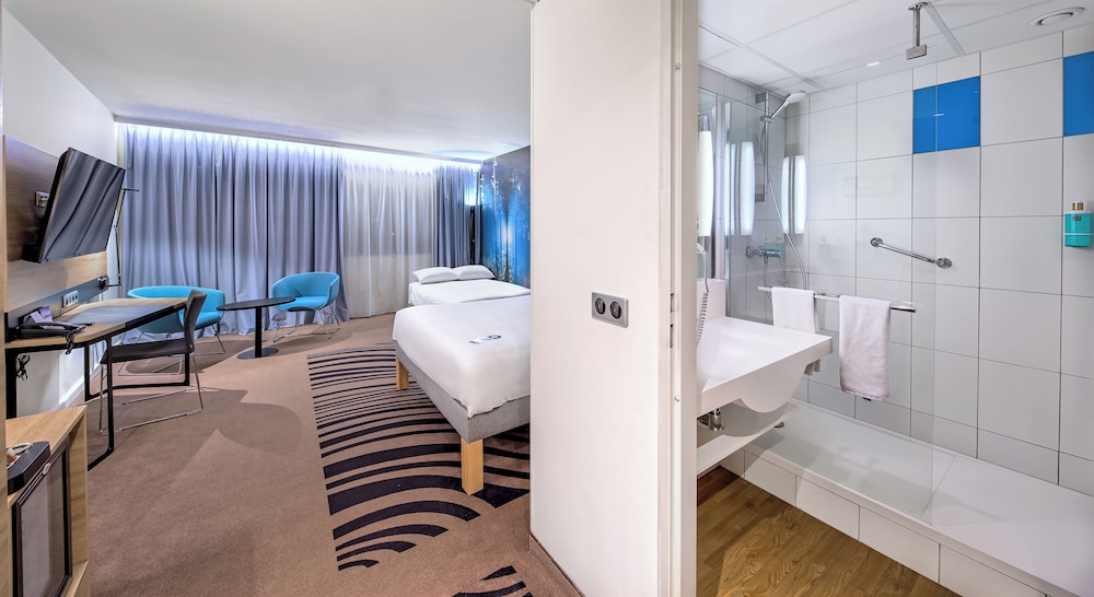 Habitación Estándar con 1 Cama Queen Size del hotel Novotel Krakow Centrum. Foto 10