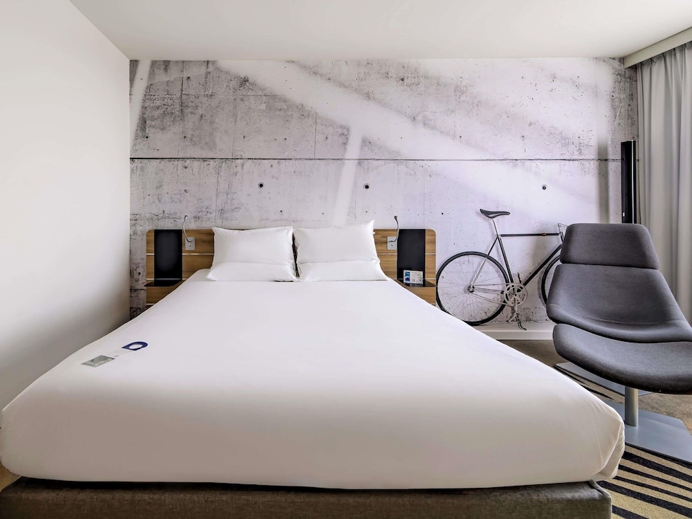 Habitación Ejecutiva con 1 cama queen size del hotel Novotel Krakow Centrum. Foto 10