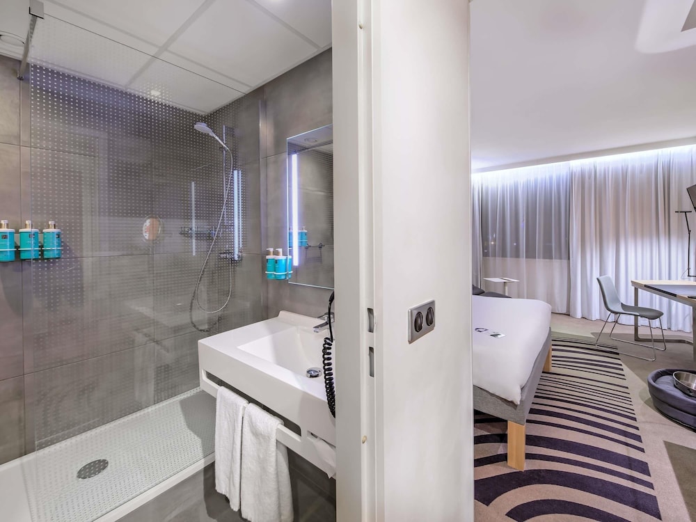 Habitación Ejecutiva con 1 cama queen size del hotel Novotel Krakow Centrum. Foto 11