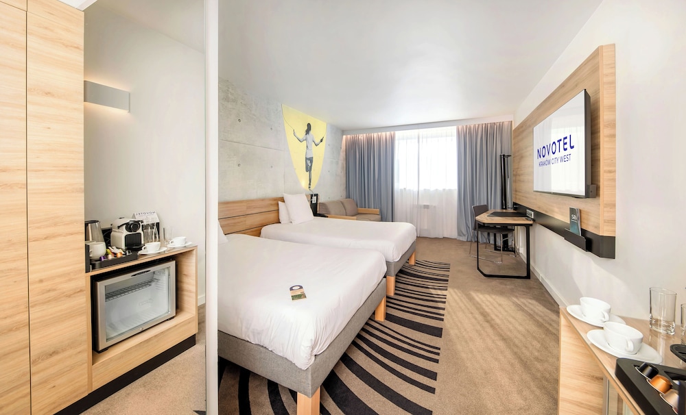 Habitación Ejecutiva con dos camas grandes del hotel Novotel Krakow City West. Foto 2