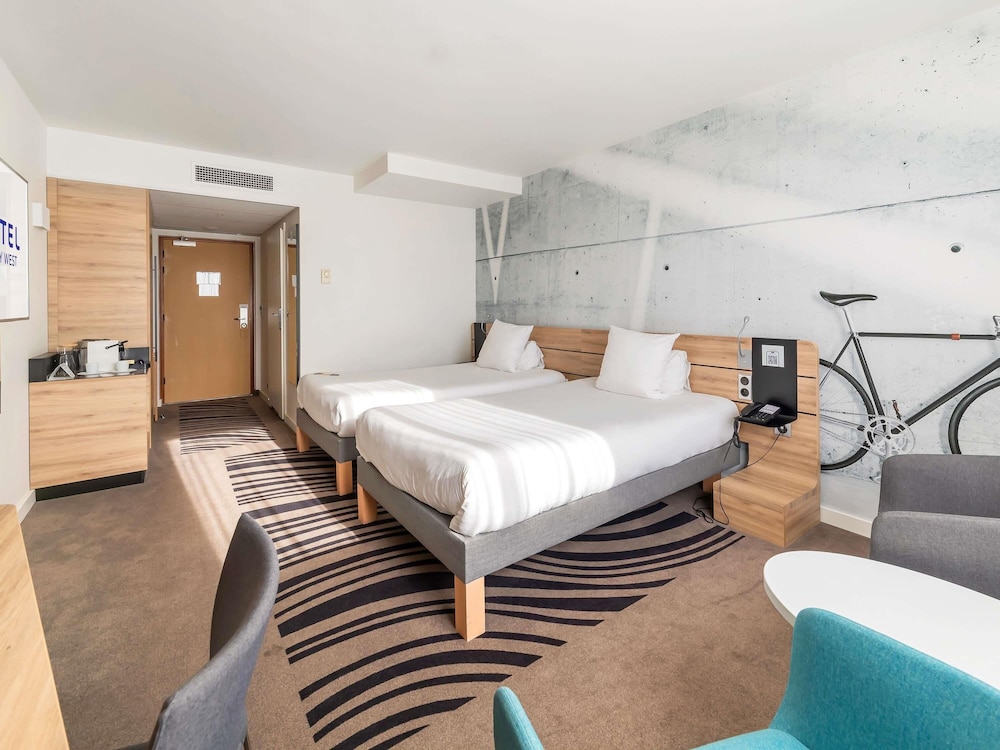 Habitación Ejecutiva con dos camas grandes del hotel Novotel Krakow City West. Foto 3