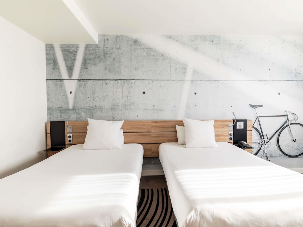 Habitación Ejecutiva con dos camas grandes del hotel Novotel Krakow City West. Foto 5