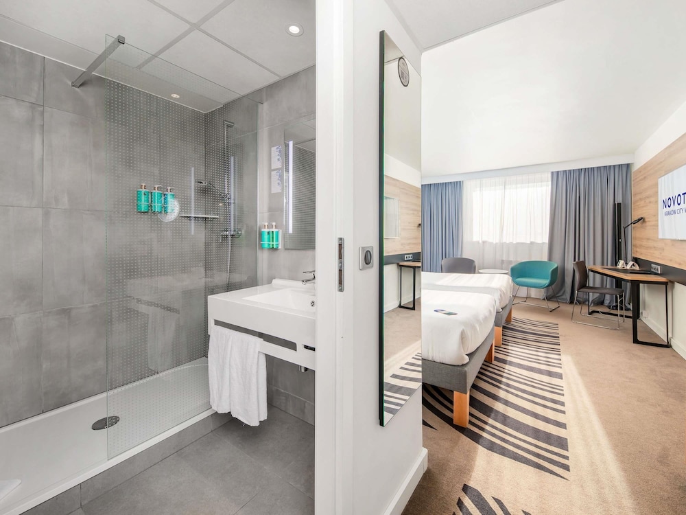 Habitación Ejecutiva con dos camas grandes del hotel Novotel Krakow City West. Foto 6