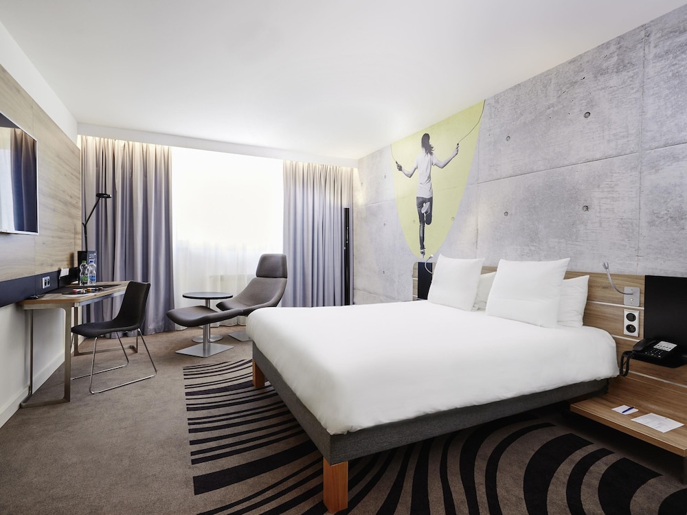 Habitación Ejecutiva con una cama grande del hotel Novotel Krakow City West