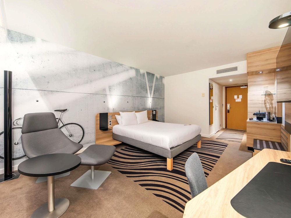 Habitación Ejecutiva con una cama grande del hotel Novotel Krakow City West. Foto 5