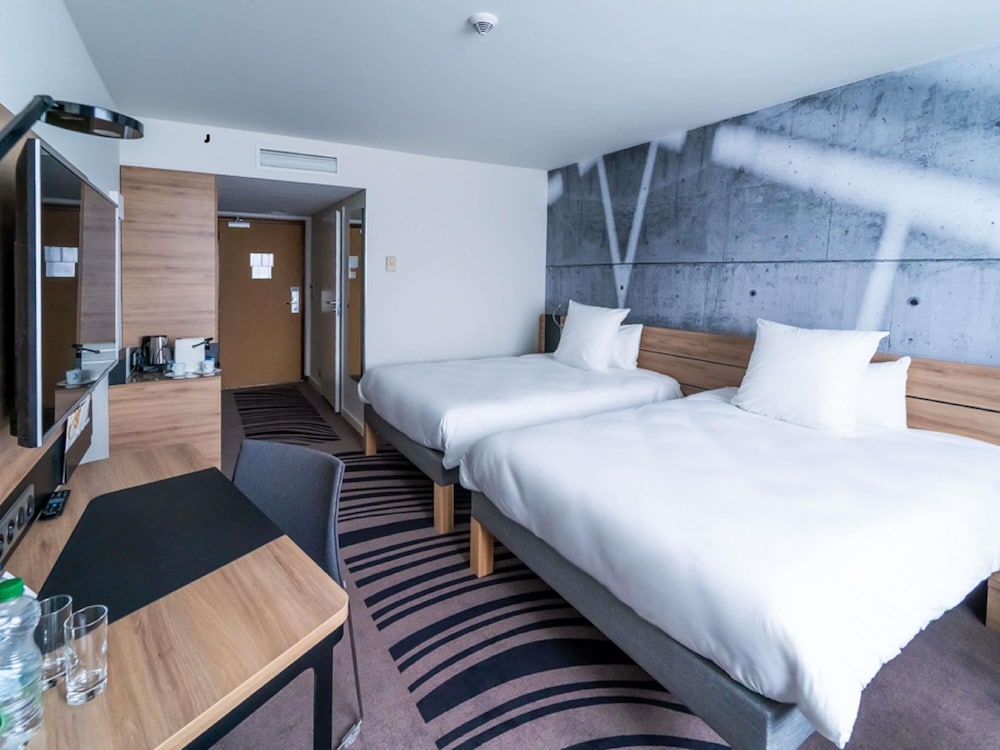 Habitación Ejecutiva con dos camas grandes del hotel Novotel Krakow City West. Foto 6