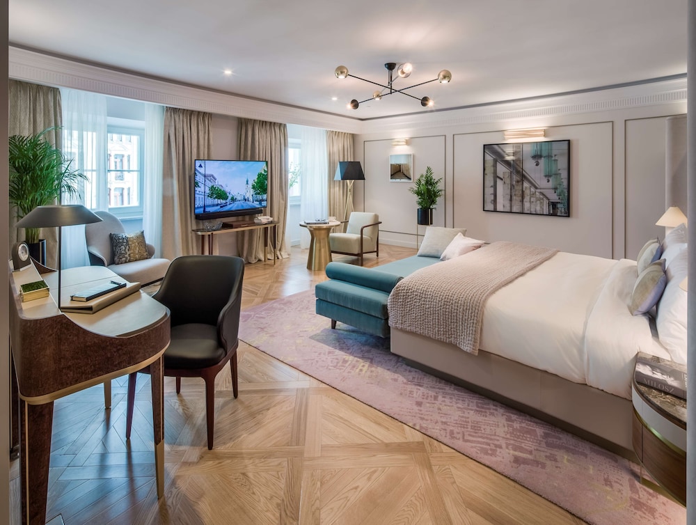 Raffles, Habitación, 1 cama de matrimonio grande del hotel Raffles Europejski Warsaw. Foto 5