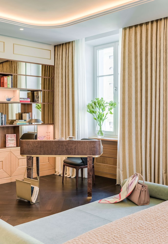 Raffles, Habitación, 1 cama de matrimonio grande del hotel Raffles Europejski Warsaw. Foto 8