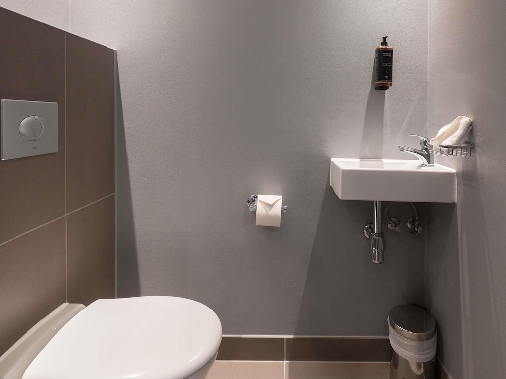 Suite Deluxe, 1 cama de matrimonio grande del hotel Mercure Warszawa Grand. Foto 3