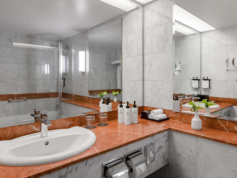 Habitación clásica con 2 camas individuales del hotel Sofitel Warsaw Victoria. Foto 1