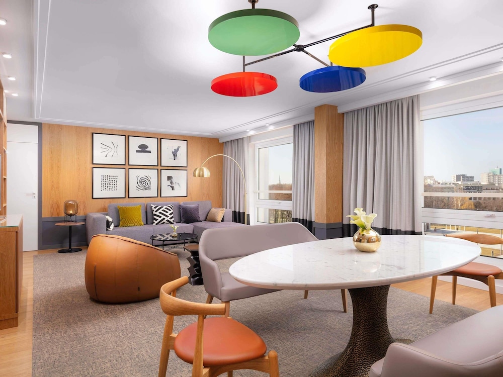 Suite (Opera. Pilsudski Square View) del hotel Sofitel Warsaw Victoria. Foto 4