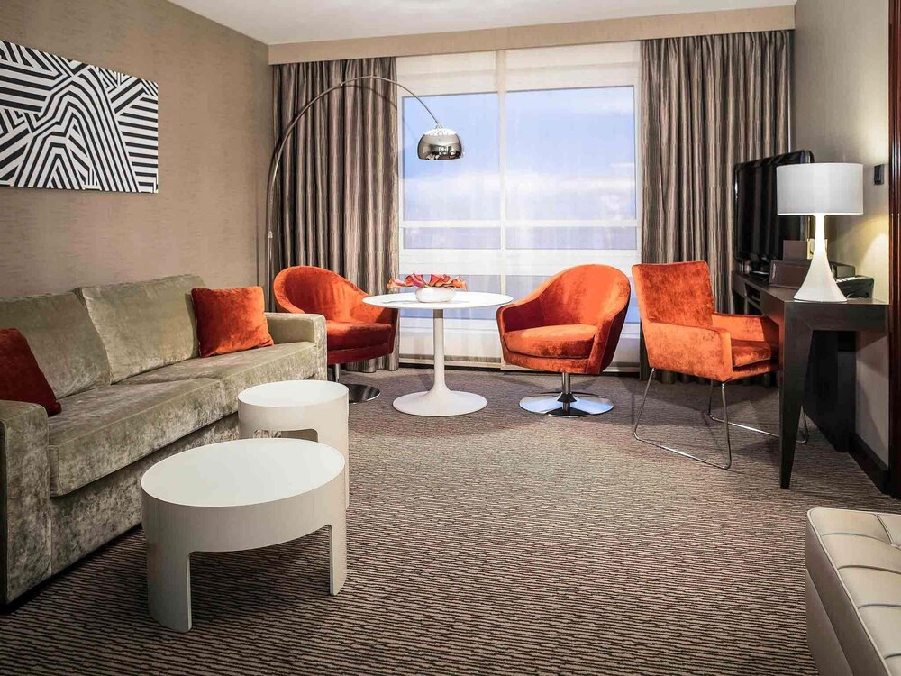Suite junior (Separate Living room) del hotel Sofitel Warsaw Victoria. Foto 15