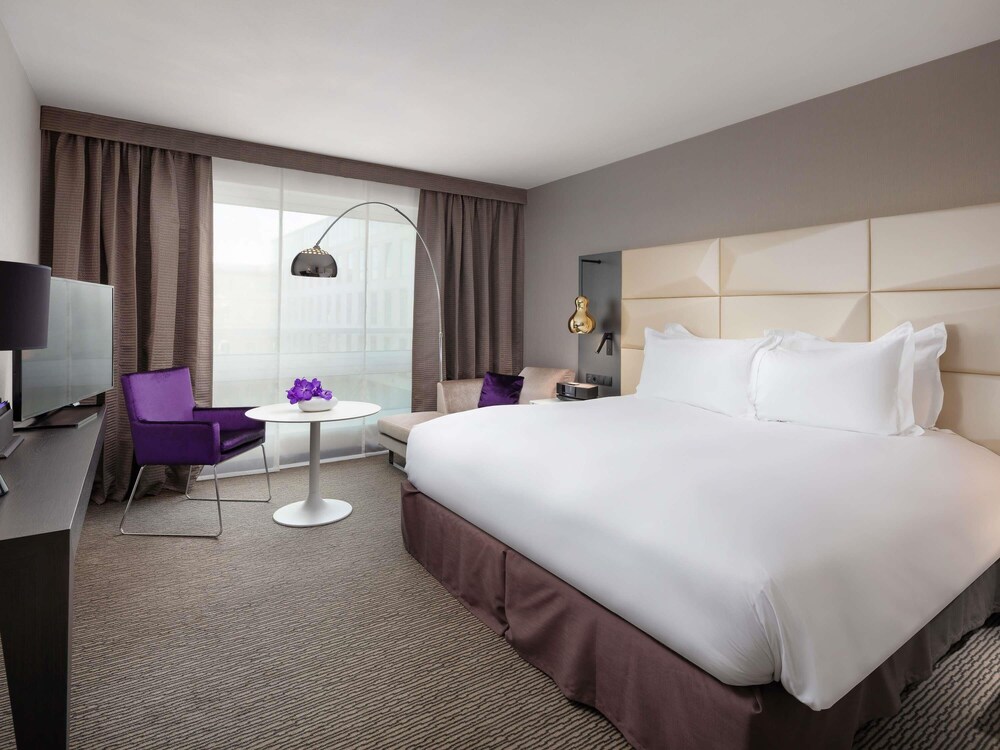 Habitación clásica, 1 cama de matrimonio grande (Pilsudski Square View) del hotel Sofitel Warsaw Victoria. Foto 8