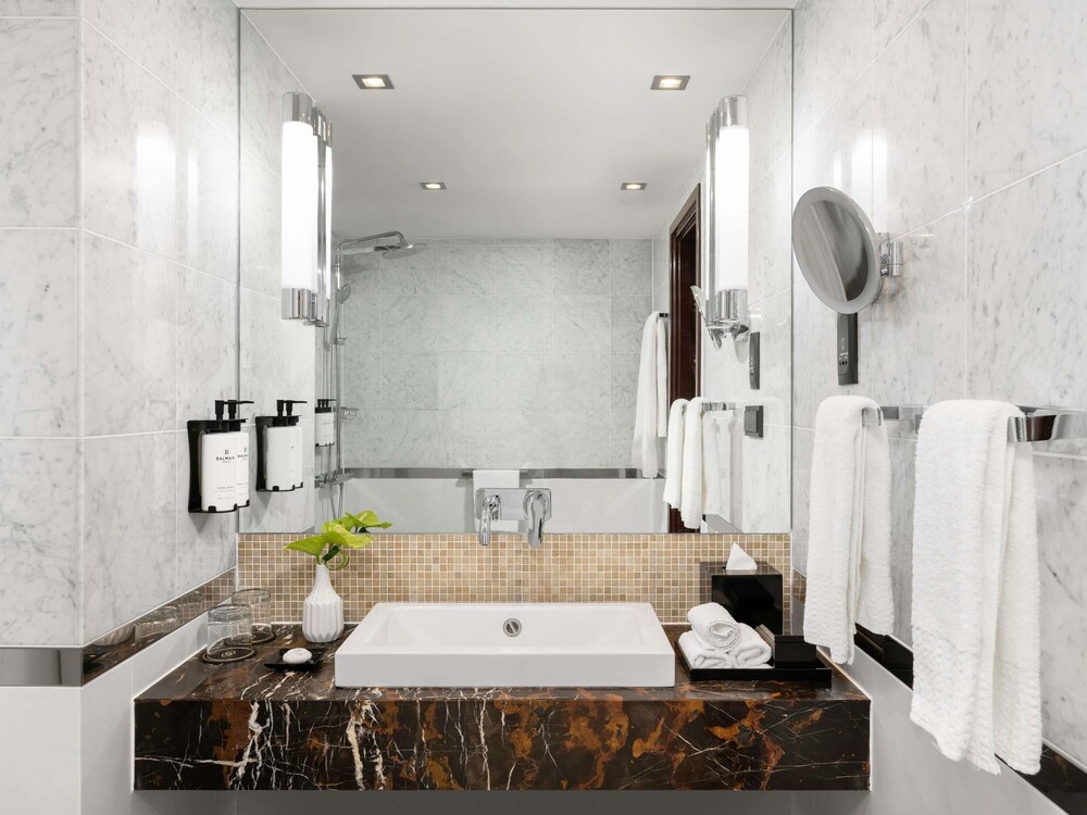 Habitación clásica con 2 camas individuales del hotel Sofitel Warsaw Victoria. Foto 6