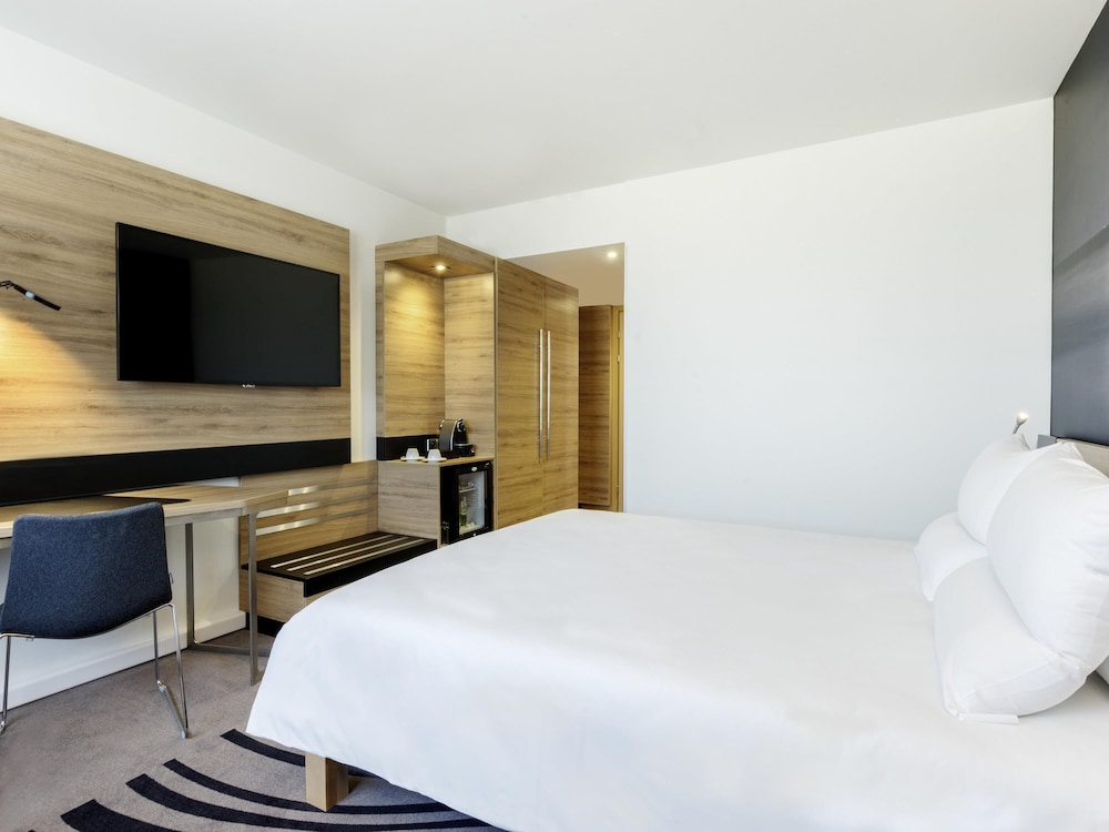 Habitación superior, 1 cama doble con sofá cama del hotel Novotel Warszawa Centrum. Foto 3