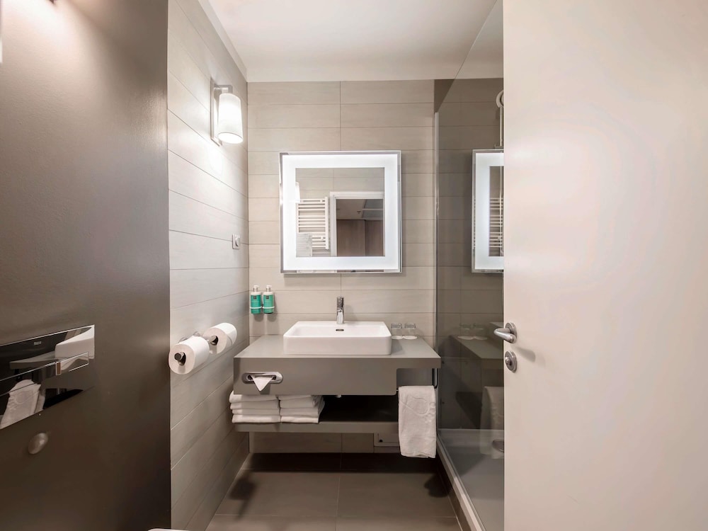 Habitación superior, 1 cama doble del hotel Novotel Warszawa Centrum. Foto 5