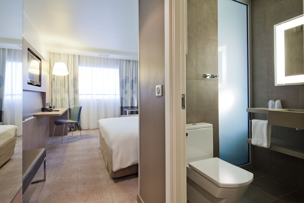 Habitación superior, 1 cama doble del hotel Novotel Warszawa Centrum. Foto 8