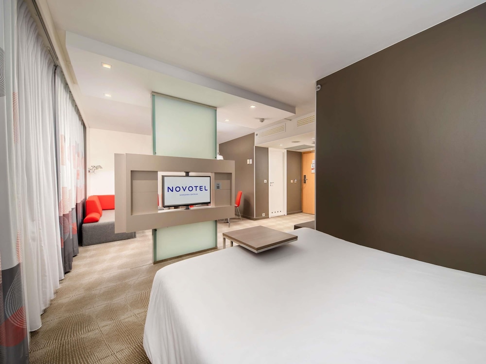 Suite junior, 1 cama de matrimonio del hotel Novotel Warszawa Centrum. Foto 3