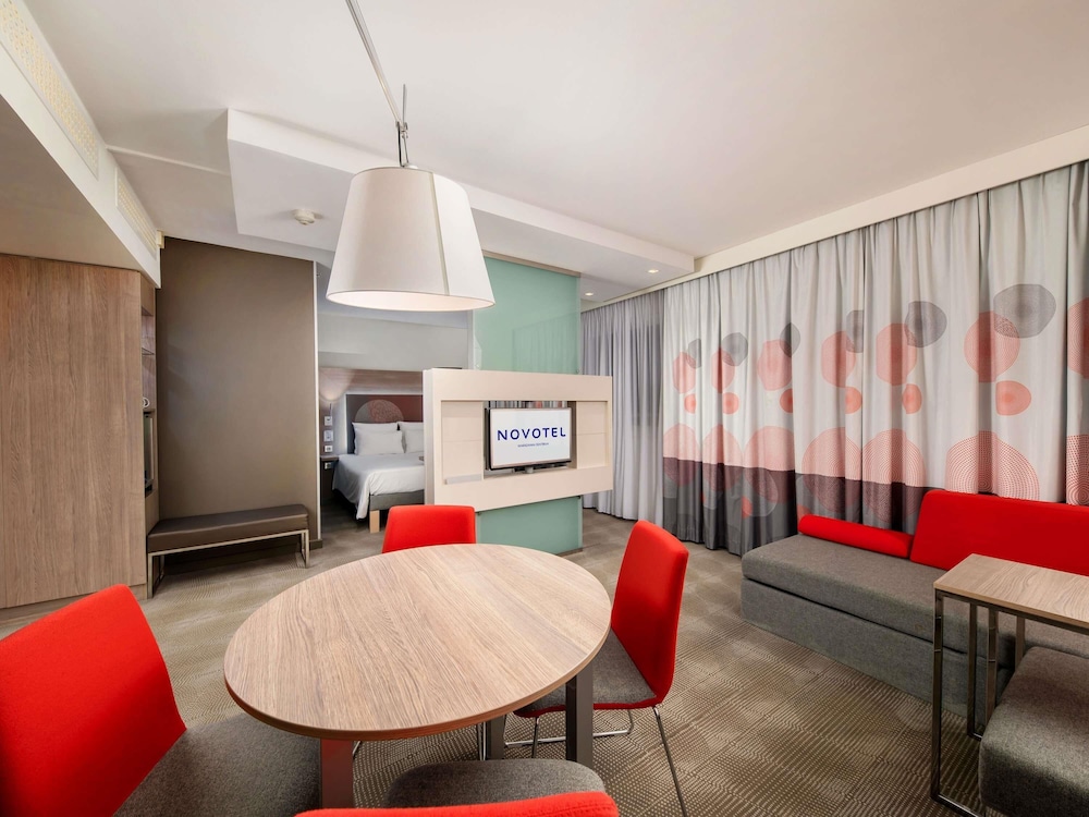 Suite junior, 1 cama de matrimonio del hotel Novotel Warszawa Centrum. Foto 4