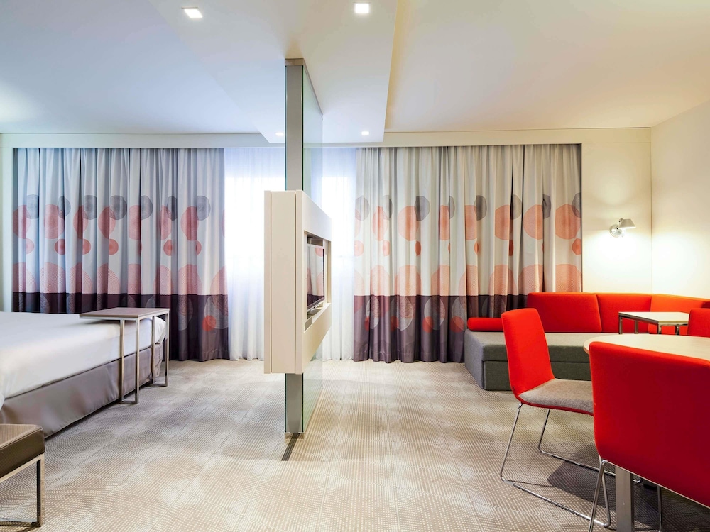 Suite junior, 1 cama de matrimonio del hotel Novotel Warszawa Centrum. Foto 5