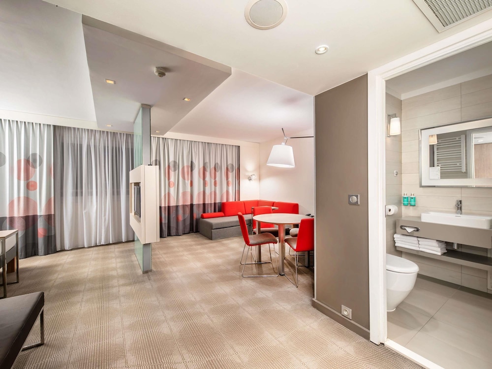 Suite junior, 1 cama de matrimonio del hotel Novotel Warszawa Centrum. Foto 6