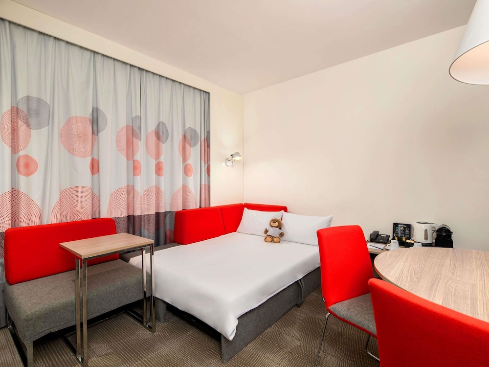 Suite junior, 1 cama de matrimonio del hotel Novotel Warszawa Centrum. Foto 8