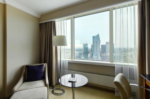 Habitación Deluxe - 1 cama extragrande del hotel Warsaw Presidential. Foto 3