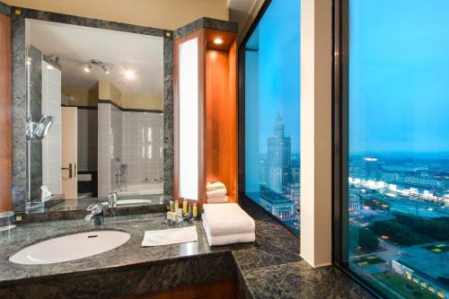 Suite Business con acceso al club lounge del hotel Warsaw Presidential. Foto 3