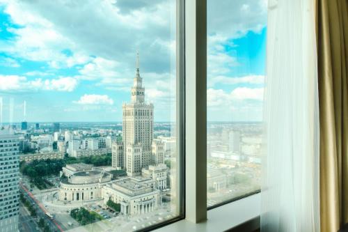 Habitación Doble Deluxe con vistas a la ciudad del hotel Warsaw Presidential. Foto 2