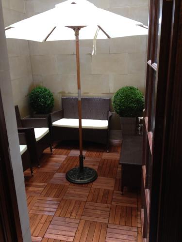 Habitación Executive con patio exterior del hotel Regency House. Foto 2