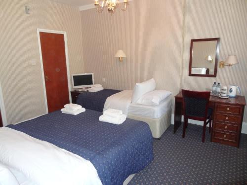 Habitación Triple del hotel Regency House. Foto 1