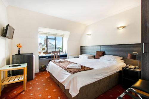 Habitación Doble Deluxe del hotel The Brent. Foto 7