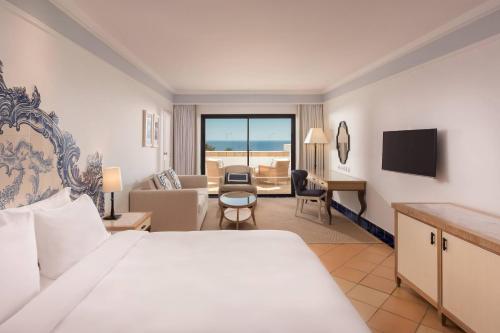 Habitación Grand Deluxe con vistas al océano - 1 cama grande del hotel Pine Cliffs, a Luxury Collection Resort. Foto 1