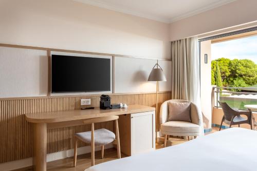 Habitación Doble con vistas al mar - 1 o 2 camas del hotel Grande Real Santa Eulalia Resort. Foto 6