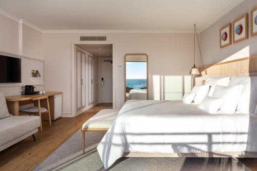 Habitación Doble con vistas al mar - 1 o 2 camas del hotel Grande Real Santa Eulalia Resort. Foto 8