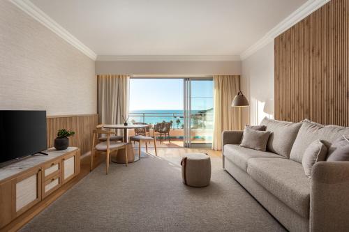 Suite con vistas al mar del hotel Grande Real Santa Eulalia Resort. Foto 4