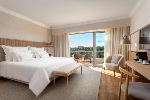 Suite con vistas al complejo del hotel Grande Real Santa Eulalia Resort. Foto 4
